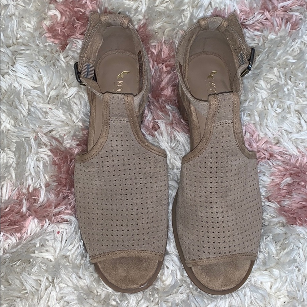 Kookaburra by UGG brown/tan heels